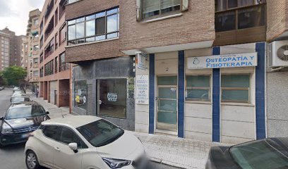 foto de fisio Osteopatia Y Fisioterapia Almudena Márquez en Cáceres - Cáceres
